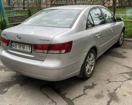 Сірий Хендай Соната, об'ємом двигуна 2 л та пробігом 260 тис. км за 7300 $, фото 2 на Automoto.ua