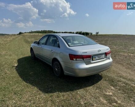 Серый Хендай Соната, объемом двигателя 2 л и пробегом 343 тыс. км за 4300 $, фото 4 на Automoto.ua