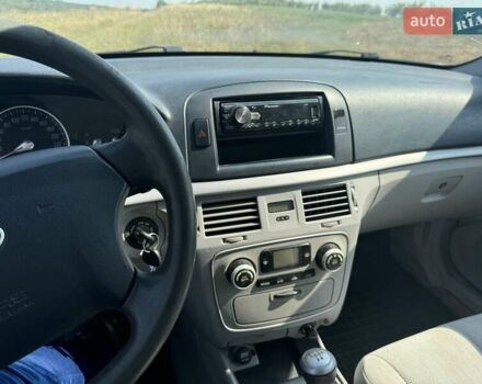 Серый Хендай Соната, объемом двигателя 2 л и пробегом 343 тыс. км за 4300 $, фото 13 на Automoto.ua