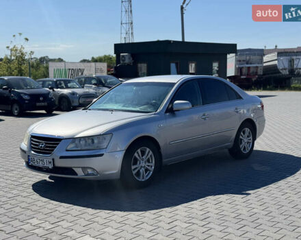 Сірий Хендай Соната, об'ємом двигуна 2 л та пробігом 228 тис. км за 4600 $, фото 2 на Automoto.ua