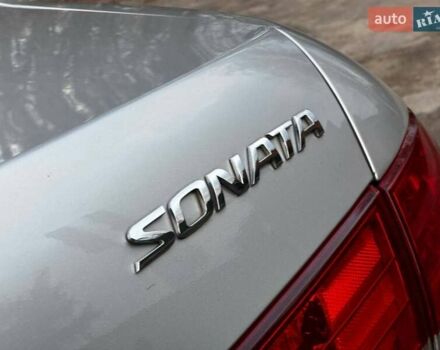 Сірий Хендай Соната, об'ємом двигуна 2 л та пробігом 180 тис. км за 5700 $, фото 26 на Automoto.ua