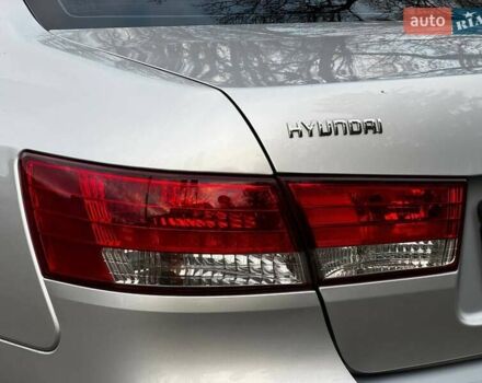 Сірий Хендай Соната, об'ємом двигуна 2 л та пробігом 180 тис. км за 5700 $, фото 27 на Automoto.ua
