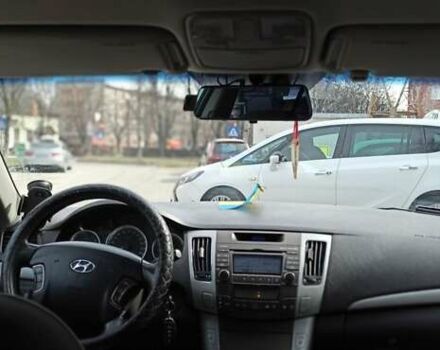 Сірий Хендай Соната, об'ємом двигуна 2 л та пробігом 288 тис. км за 6500 $, фото 11 на Automoto.ua