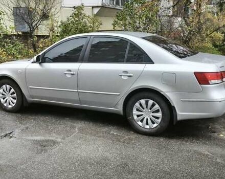 Серый Хендай Соната, объемом двигателя 2 л и пробегом 354 тыс. км за 5300 $, фото 2 на Automoto.ua