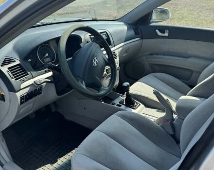 Серый Хендай Соната, объемом двигателя 2 л и пробегом 343 тыс. км за 4300 $, фото 7 на Automoto.ua