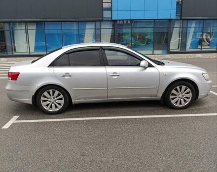 Сірий Хендай Соната, об'ємом двигуна 2.36 л та пробігом 300 тис. км за 5500 $, фото 3 на Automoto.ua