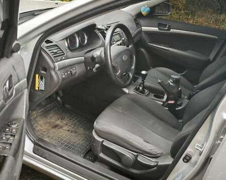 Серый Хендай Соната, объемом двигателя 2 л и пробегом 354 тыс. км за 5300 $, фото 14 на Automoto.ua