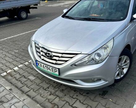 Сірий Хендай Соната, об'ємом двигуна 2 л та пробігом 120 тис. км за 5700 $, фото 1 на Automoto.ua