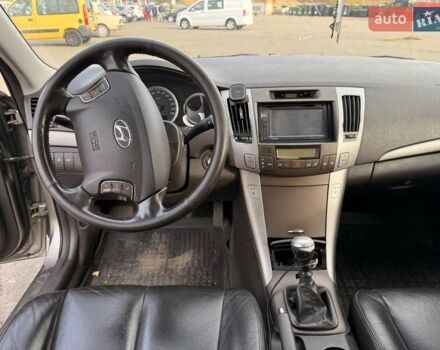 Сірий Хендай Соната, об'ємом двигуна 2 л та пробігом 237 тис. км за 7300 $, фото 14 на Automoto.ua