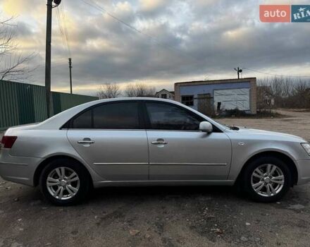 Сірий Хендай Соната, об'ємом двигуна 2 л та пробігом 180 тис. км за 5700 $, фото 12 на Automoto.ua