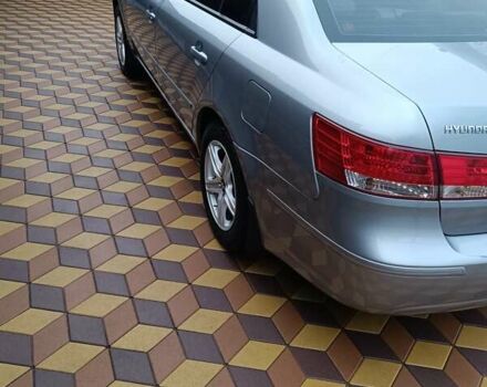 Серый Хендай Соната, объемом двигателя 2 л и пробегом 250 тыс. км за 5999 $, фото 6 на Automoto.ua