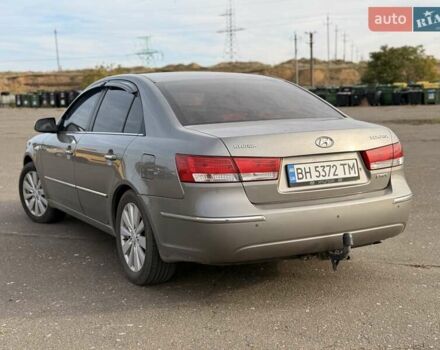 Сірий Хендай Соната, об'ємом двигуна 2 л та пробігом 237 тис. км за 7300 $, фото 6 на Automoto.ua