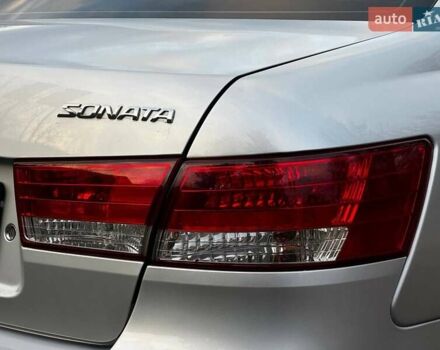 Сірий Хендай Соната, об'ємом двигуна 2 л та пробігом 180 тис. км за 5700 $, фото 4 на Automoto.ua