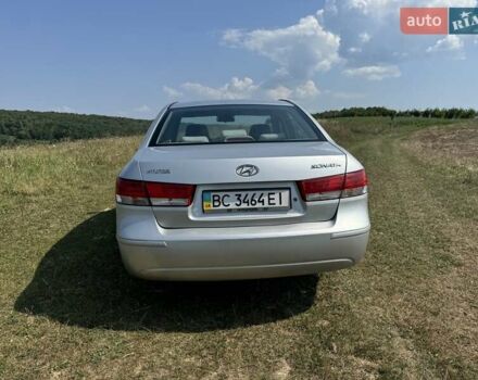 Серый Хендай Соната, объемом двигателя 2 л и пробегом 343 тыс. км за 4300 $, фото 6 на Automoto.ua