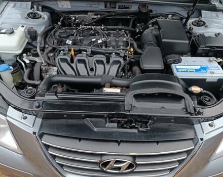 Серый Хендай Соната, объемом двигателя 2 л и пробегом 250 тыс. км за 5999 $, фото 13 на Automoto.ua