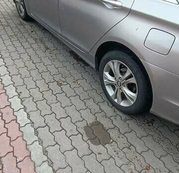 Сірий Хендай Соната, об'ємом двигуна 2 л та пробігом 271 тис. км за 8000 $, фото 10 на Automoto.ua