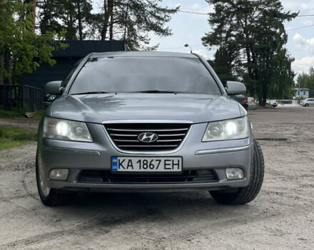 Серый Хендай Соната, объемом двигателя 2.4 л и пробегом 320 тыс. км за 7400 $, фото 1 на Automoto.ua