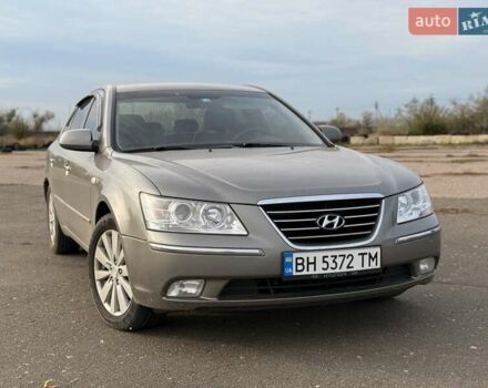 Сірий Хендай Соната, об'ємом двигуна 2 л та пробігом 237 тис. км за 7300 $, фото 1 на Automoto.ua