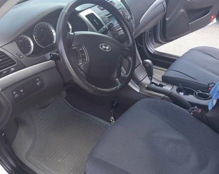 Сірий Хендай Соната, об'ємом двигуна 2 л та пробігом 132 тис. км за 9200 $, фото 5 на Automoto.ua