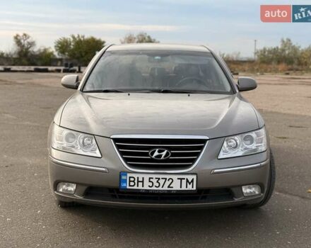Сірий Хендай Соната, об'ємом двигуна 2 л та пробігом 237 тис. км за 7300 $, фото 2 на Automoto.ua