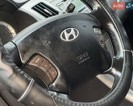 Сірий Хендай Соната, об'ємом двигуна 2 л та пробігом 180 тис. км за 5700 $, фото 32 на Automoto.ua