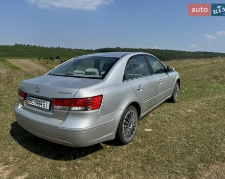 Серый Хендай Соната, объемом двигателя 2 л и пробегом 343 тыс. км за 4300 $, фото 5 на Automoto.ua