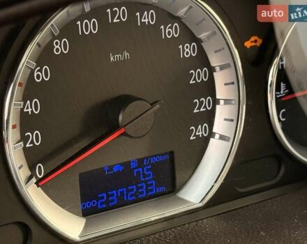 Сірий Хендай Соната, об'ємом двигуна 2 л та пробігом 237 тис. км за 7300 $, фото 11 на Automoto.ua