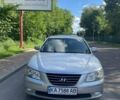 Сірий Хендай Соната, об'ємом двигуна 3.3 л та пробігом 213 тис. км за 5650 $, фото 1 на Automoto.ua