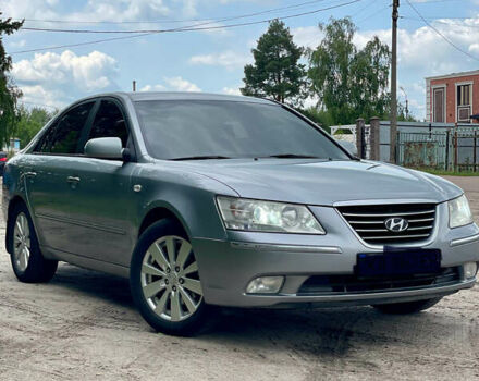 Серый Хендай Соната, объемом двигателя 2.4 л и пробегом 320 тыс. км за 7400 $, фото 2 на Automoto.ua