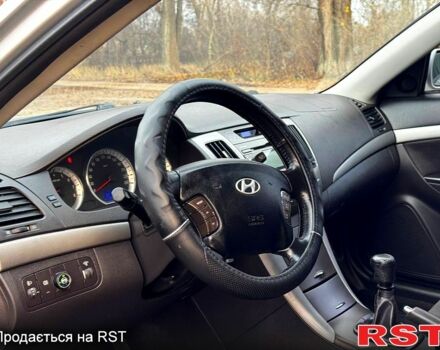 Сірий Хендай Соната, об'ємом двигуна 2 л та пробігом 180 тис. км за 5700 $, фото 8 на Automoto.ua