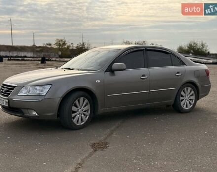 Сірий Хендай Соната, об'ємом двигуна 2 л та пробігом 237 тис. км за 7300 $, фото 4 на Automoto.ua