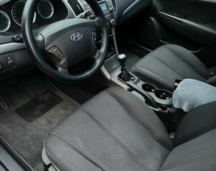 Серый Хендай Соната, объемом двигателя 2 л и пробегом 250 тыс. км за 5999 $, фото 8 на Automoto.ua