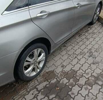 Сірий Хендай Соната, об'ємом двигуна 2 л та пробігом 271 тис. км за 8000 $, фото 8 на Automoto.ua