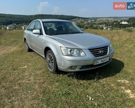 Серый Хендай Соната, объемом двигателя 2 л и пробегом 343 тыс. км за 4300 $, фото 1 на Automoto.ua