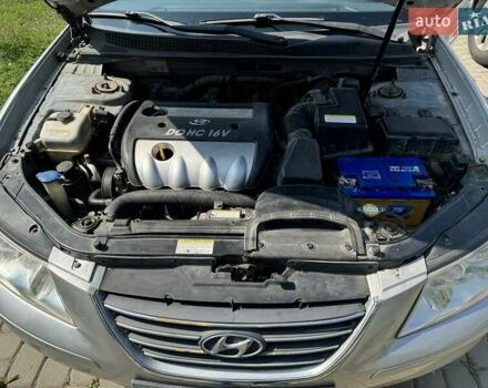 Серый Хендай Соната, объемом двигателя 2 л и пробегом 343 тыс. км за 4300 $, фото 16 на Automoto.ua