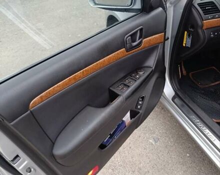 Сірий Хендай Соната, об'ємом двигуна 2.36 л та пробігом 300 тис. км за 5500 $, фото 21 на Automoto.ua