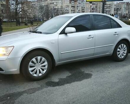 Серый Хендай Соната, объемом двигателя 2 л и пробегом 354 тыс. км за 5200 $, фото 1 на Automoto.ua