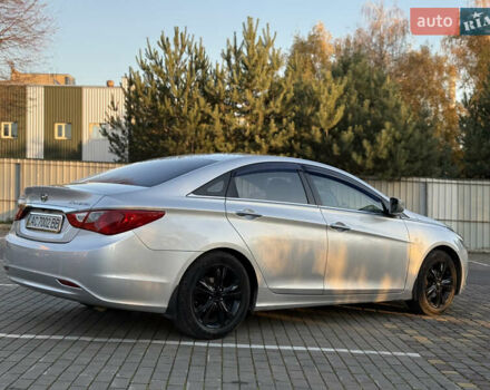 Серый Хендай Соната, объемом двигателя 2.36 л и пробегом 331 тыс. км за 10000 $, фото 2 на Automoto.ua