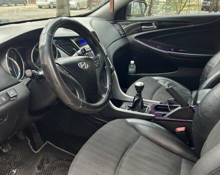 Серый Хендай Соната, объемом двигателя 2 л и пробегом 277 тыс. км за 6500 $, фото 12 на Automoto.ua