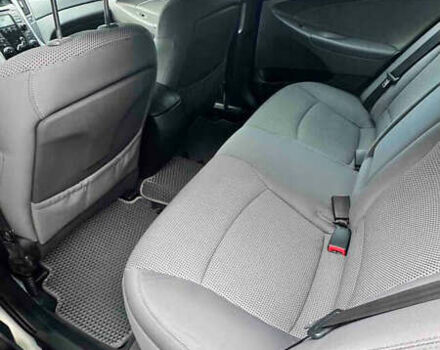 Серый Хендай Соната, объемом двигателя 2.4 л и пробегом 305 тыс. км за 8000 $, фото 15 на Automoto.ua