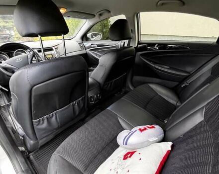 Сірий Хендай Соната, об'ємом двигуна 2.36 л та пробігом 47 тис. км за 12000 $, фото 6 на Automoto.ua