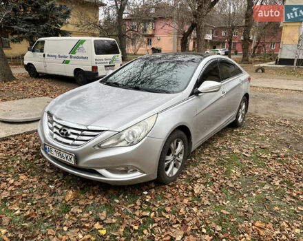 Сірий Хендай Соната, об'ємом двигуна 2.36 л та пробігом 207 тис. км за 8500 $, фото 4 на Automoto.ua