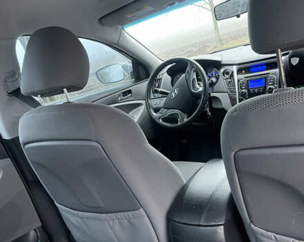 Серый Хендай Соната, объемом двигателя 2.4 л и пробегом 305 тыс. км за 8000 $, фото 3 на Automoto.ua