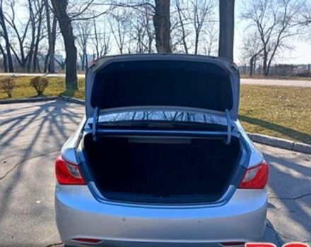 Сірий Хендай Соната, об'ємом двигуна 2 л та пробігом 112 тис. км за 9000 $, фото 1 на Automoto.ua