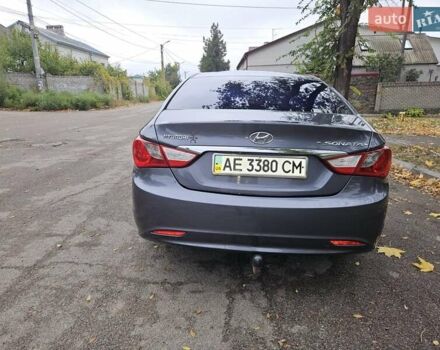 Серый Хендай Соната, объемом двигателя 2 л и пробегом 247 тыс. км за 9000 $, фото 5 на Automoto.ua