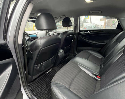 Серый Хендай Соната, объемом двигателя 2.36 л и пробегом 278 тыс. км за 7900 $, фото 5 на Automoto.ua