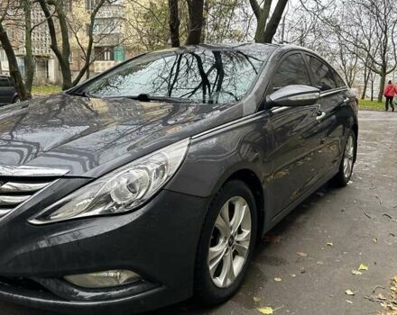 Серый Хендай Соната, объемом двигателя 2 л и пробегом 277 тыс. км за 6500 $, фото 1 на Automoto.ua