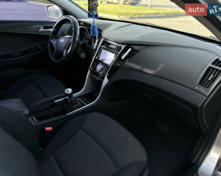 Сірий Хендай Соната, об'ємом двигуна 2 л та пробігом 265 тис. км за 7200 $, фото 15 на Automoto.ua