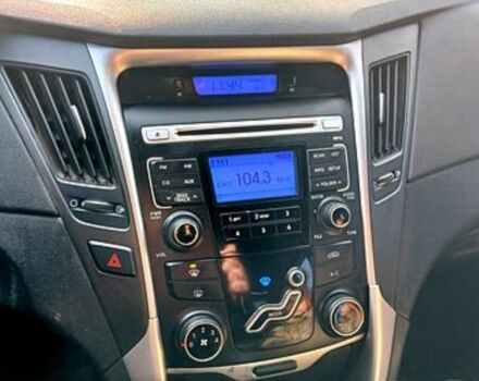 Сірий Хендай Соната, об'ємом двигуна 2 л та пробігом 112 тис. км за 9000 $, фото 3 на Automoto.ua