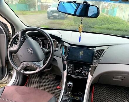 Серый Хендай Соната, объемом двигателя 2.4 л и пробегом 250 тыс. км за 7000 $, фото 5 на Automoto.ua